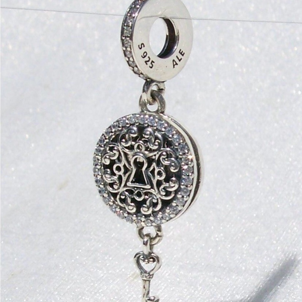 Pandora Gorgeous Regal Love "Key to My Heart" Locket Pendant - Picture 2 of 3